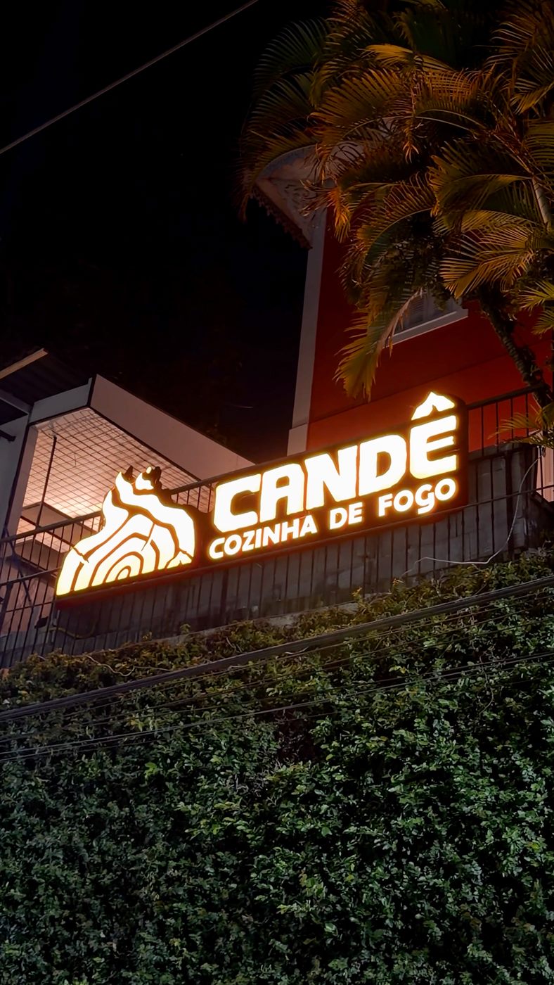 Candê à noite